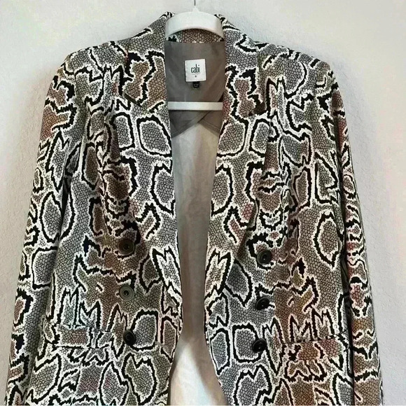 CAbi Women's Double Breasted Snake Print Business Casual Blazer Size 8‎ - Picture 5 of 16